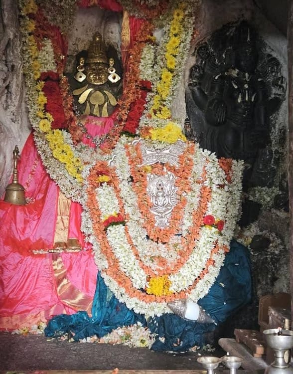 jayavade jayavade ee manetanake